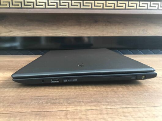 Acer Aspire E5-575G İKİNCİ EL i5 7200U 8GB 240GB SSD 940MX W10 15.6 - Görsel 7