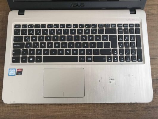 Asus X540UP-GO002T İKİNCİ EL  i5 7200U 8GB 1TB R5 M420 15.6" HD - Görsel 3