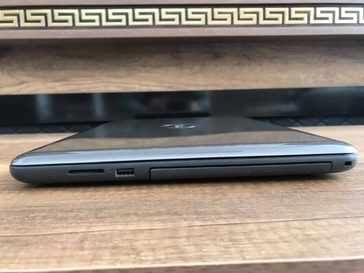 Dell Inspiron 5567 G50W81C İKİNCİ EL i7 7500U 8GB 1TB 120GB SSD R7 M445 15.6" - Görsel 8