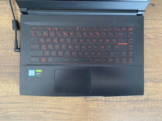MSI GF63 Thin 9SCSR-1053XTR İKİNCİ EL i5 9300H 8GB 256GB SSD GTX 1650Ti 15.6" FHD - Görsel 3