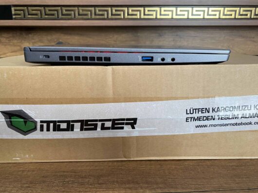Monster Tulpar T5 V21.5 İKİNCİ EL i7 10875H 32GB 512GB SSD RTX3070 15.6" QHD - Görsel 6