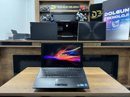 Sony Vaio VPCZ21S9E Intel Core i7 2620M 4GB 256GB SSD 13" HD (İKİNCİ EL)