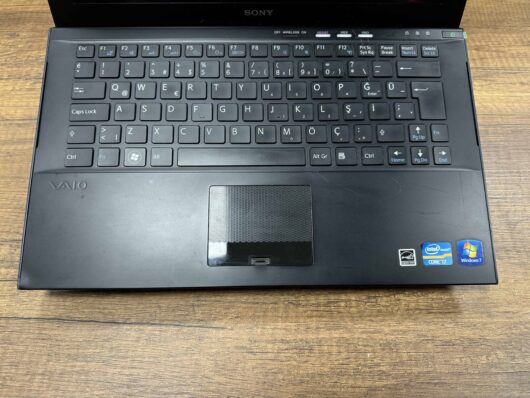 Sony Vaio VPCZ21S9E Intel Core i7 2620M 4GB 256GB SSD 13" HD (İKİNCİ EL) - Görsel 3