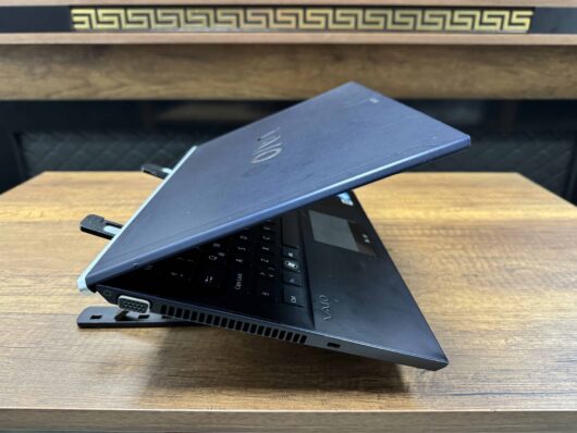 Sony Vaio VPCZ21S9E Intel Core i7 2620M 4GB 256GB SSD 13" HD (İKİNCİ EL) - Görsel 6