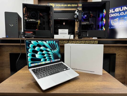 Apple MacBook Air M3 16GB 512GB SSD macOS 13.6" Gümüş MXCT3TU/A (İKİNCİ EL)