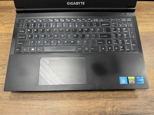 Gigabyte G5 GE-51EE263SD Intel Core i5 12500H 16GB 512GB SSD RTX3050 15.6" FHD 144Hz (İKİNCİ EL) - Görsel 3