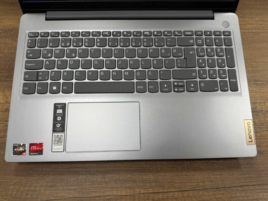 Lenovo Ideapad 3 15ADA6 AMD Ryzen 3 3250U 8GB 256GB SSD 15.6" FHD 82KR00CVTX (İKİNCİ EL) - Görsel 2