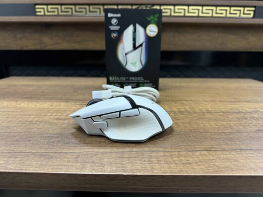 Razer Basilisk V3 Pro RGB Optik Kablosuz Oyuncu Mouse Beyaz RZ01-04620200 (İKİNCİ EL) - Görsel 3