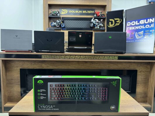 Razer Cynosa V2 Kablolu Membran RGB Oyuncu Klavyesi (İKİNCİ EL)