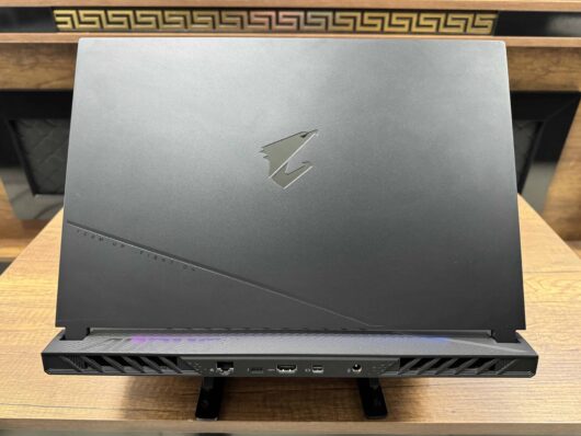 Gigabyte Aorus 15 BKF-73TR754SH Intel Core i7 13700H 16GB 1TB SSD RTX4060 15.6" QHD 165Hz W11 (İKİNCİ EL) - Görsel 3