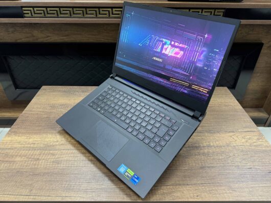 Gigabyte Aorus 15 BKF-73TR754SH Intel Core i7 13700H 16GB 1TB SSD RTX4060 15.6" QHD 165Hz W11 (İKİNCİ EL) - Görsel 4