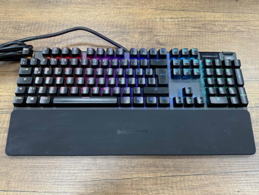 SteelSeries Apex 7 Red Switch Kablolu Mekanik Oyuncu Klavyesi (İKİNCİ EL) - Görsel 2