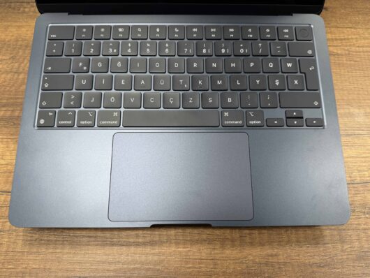 Apple MacBook Air M2 Çip 8GB 256GB SSD macOS 13.6" Gece Yarısı MLY33TU/A (F KLAVYE) (İKİNCİ EL) - Görsel 2