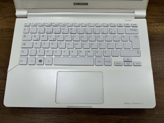 Samsung NP915S3G-K02TR Quad-Core 4GB 128GB SSD 13.3" HD DOKUNMATİK (İKİNCİ EL) - Görsel 2