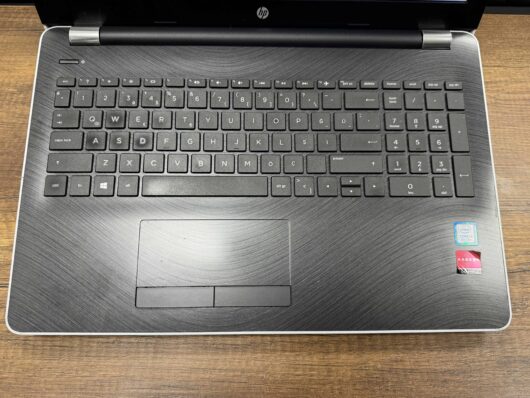 HP 15-BS107NT Intel Core i5 8250U 16GB RAM 240GB SSD R5 M330 2GB 15.6" HD 2PM33EA (İKİNCİ EL) - Görsel 2
