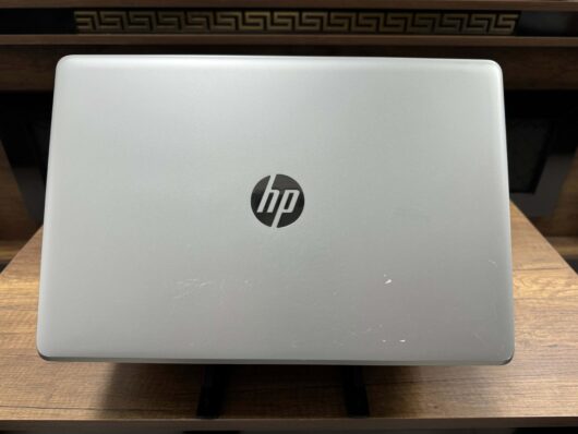 HP 15-BS107NT Intel Core i5 8250U 16GB RAM 240GB SSD R5 M330 2GB 15.6" HD 2PM33EA (İKİNCİ EL) - Görsel 3