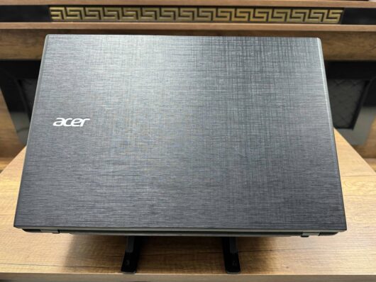 Acer Aspire E5-573G-56E5 Intel Core i5 5200U 8GB RAM 240GB SSD 920M 2GB 15.6" HD NX.MVMEY.005 (İKİNCİ EL) - Görsel 3
