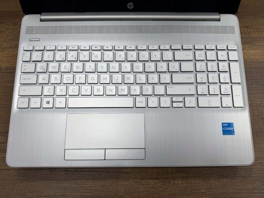 HP 15-DW3049NT Intel Core i3 1125G4 8GB 256GB SSD W10 15.6" FHD 4H2U2EA (İKİNCİ EL) - Görsel 2