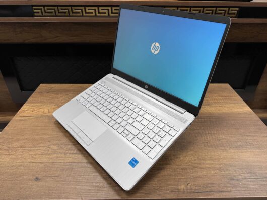 HP 15-DW3049NT Intel Core i3 1125G4 8GB 256GB SSD W10 15.6" FHD 4H2U2EA (İKİNCİ EL) - Görsel 4