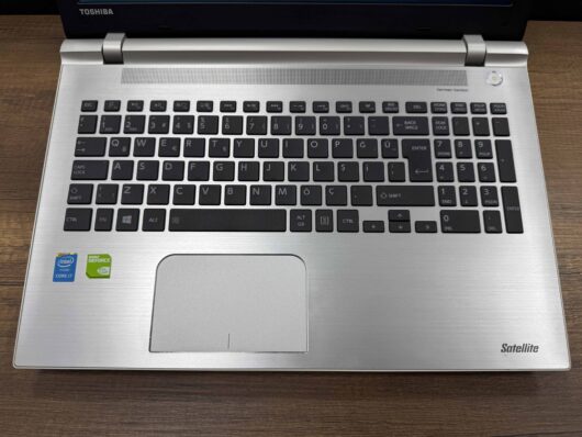 Toshiba C55 Intel Core i7 5500U 16GB RAM 256GB SSD 930M 15.6" HD (İKİNCİ EL) - Görsel 2
