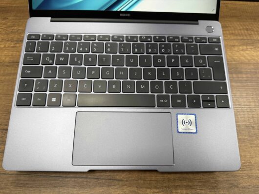 Huawei MateBook 13 AMD Ryzen 7 3700U 16GB 512GB SSD W10 13" QHD HN-W29R (İKİNCİ EL) - Görsel 2