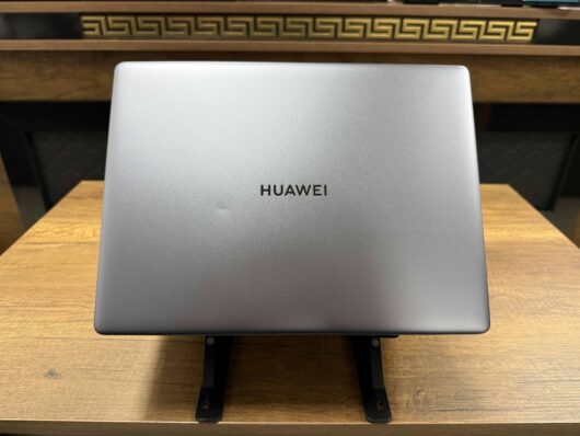 Huawei MateBook 13 AMD Ryzen 7 3700U 16GB 512GB SSD W10 13" QHD HN-W29R (İKİNCİ EL) - Görsel 3