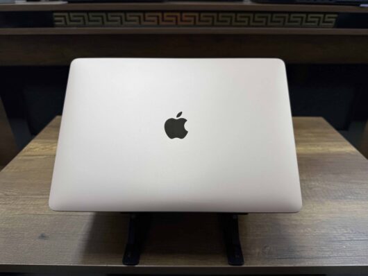 Apple MacBook Air 2020 i5 8GB RAM 256GB SSD 13" QHD+ (İKİNCİ EL) - Görsel 3
