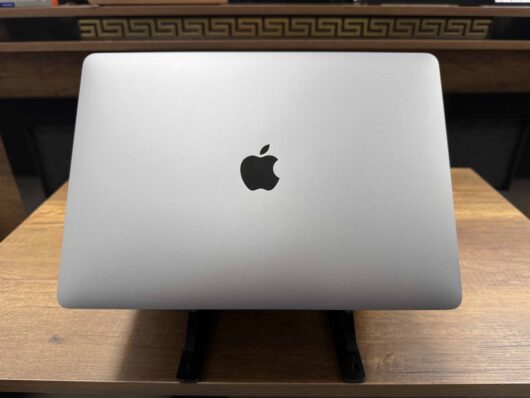 Apple MacBook Pro M2 8GB 256GB SSD macOS 13.3" QHD+ Uzay Grisi MNEH3TU/A (İKİNCİ EL) - Görsel 3