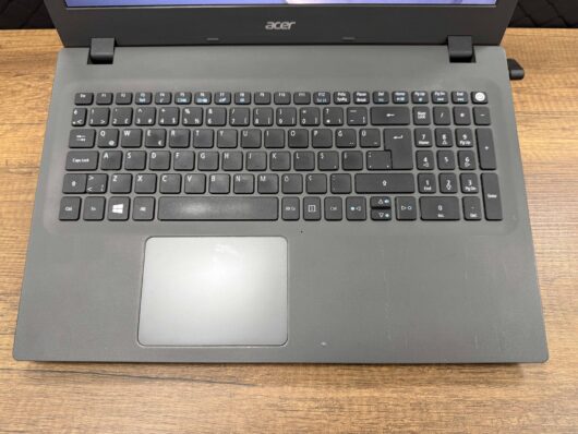 Acer Aspire E5-573G-56E5 Intel Core i5 5200U 4GB RAM 240GB SSD 820M 15.6" HD NX.MVMEY.005 (İKİNCİ EL) - Görsel 2