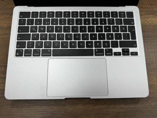 Apple MacBook Air M2 Çip 8GB 256GB SSD macOS 13.6" Gümüş MLXY3TU/A (İKİNCİ EL) - Görsel 3