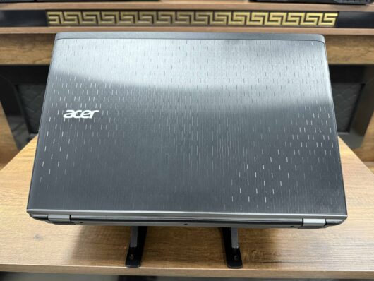 Acer Aspire V3-575G-792U Intel Core i7 6500U 8GB 240GB SSD 940M 15.6" HD NX.G5FEY.001 (İKİNCİ EL) - Görsel 3