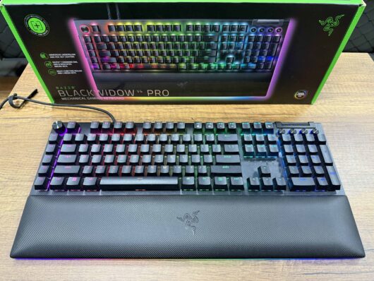 Razer BlackWidow V4 Pro İngilizce Q Green Switch Kablolu Mekanik Oyuncu Klavyesi (İKİNCİ EL) - Görsel 4