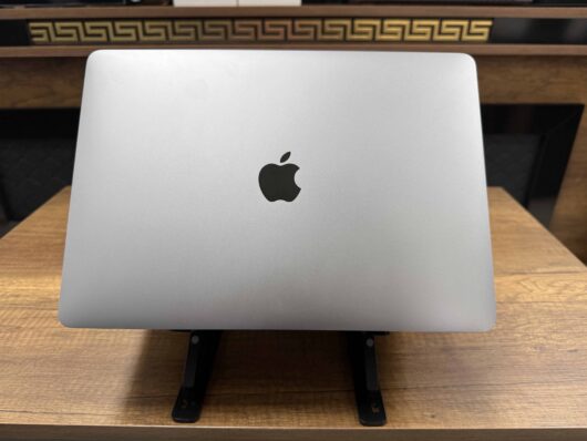 Apple MacBook Pro M2 8GB 256GB SSD macOS 13.3" QHD+ Uzay Grisi MNEH3TU/A (İKİNCİ EL) - Görsel 3