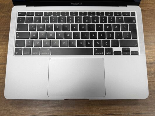 Apple MacBook Air M1 8GB 256GB SSD macOS 13.3" QHD+ Uzay Grisi MGN63TU/A (İKİNCİ EL) - Görsel 2