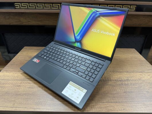 Asus Vivobook Go 15 E1504FA-NJ072W AMD Ryzen 3 7320U 8GB 256GB SSD W11 15.6" FHD (İKİNCİ EL) - Görsel 4