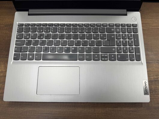 Lenovo IdeaPad 3 15IGL05 Intel Pentium Silver N5030 8GB RAM 256GB SSD W10 15.6” FHD 81WQ00Q9TX (İKİNCİ EL) - Görsel 2