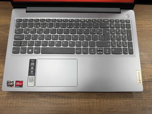 LENOVO IdeaPad 3 82KU0118TX  AMD Ryzen 7 5700U 8GB RAM 512GB SSD W10 15.6” FHD (İKİNCİ EL) - Görsel 2