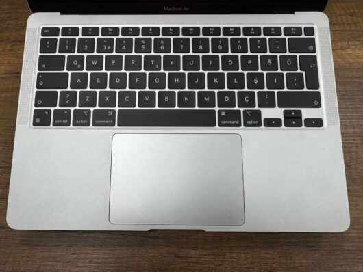 Apple MacBook Air M1 8GB RAM 256GB SSD macOS 13” QHD+ Uzay Grisi MGN63TU/A (İKİNCİ EL) - Görsel 2