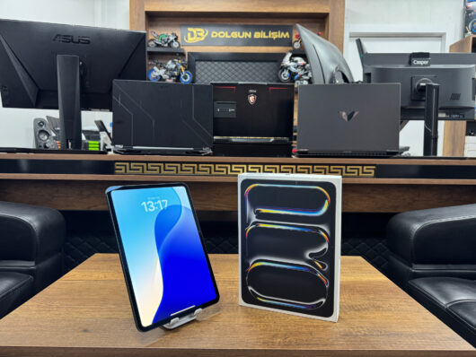 Apple iPad Pro 7. Nesil 256GB 11” MVV83TU/A Uzay Siyahı Tablet (İKİNCİ EL)