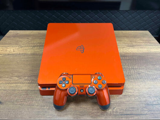 ÖZEL SERİ PlayStation 4 Slim Turuncu 500 GB Tek Kol | (İKİNCİ EL) - Görsel 3