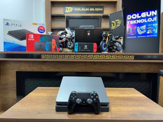 PlayStation 4 Özel Seri 1 TB Tek Kol (İKİNCİ EL)