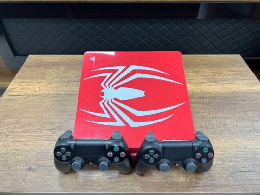 PlayStation 4 Slim Spider-Man Edition 500 GB Çift Kol (İKİNCİ EL) - Görsel 3