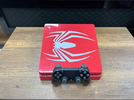 PlayStation 4 Slim Spider-Man Edition 500 GB Tek Kol (İKİNCİ EL) - Görsel 3