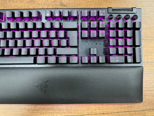 Razer BlackWidow V4 Pro RGB Green Switch Türkçe Q Kablolu Mekanik Oyuncu Klavyesi (İKİNCİ EL) - Görsel 3