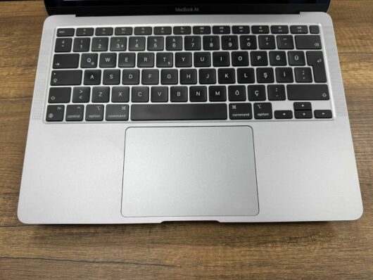 Apple MacBook Air M1 8GB RAM 256GB SSD macOS 13” QHD+ Uzay Grisi MGN63TU/A (İKİNCİ EL) - Görsel 3