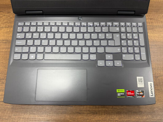 Lenovo IdeaPad Gaming 3 15ARH7 AMD Ryzen 5 6600H 16GB 512GB SSD RTX3050 W11 15.6” FHD 120Hz 82SB00UETR (İKİNCİ EL) - Görsel 2