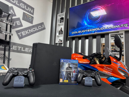 PlayStation 4 Slim 500GB Çift Kol + Uncharted 4 Oyun CD’si (İKİNCİ EL)