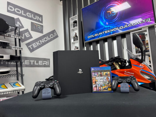 PlayStation 4 Pro 1TB Çift Kol + Grand Theft Auto 5 (Gta 5) Oyun CD’si (İKİNCİ EL)