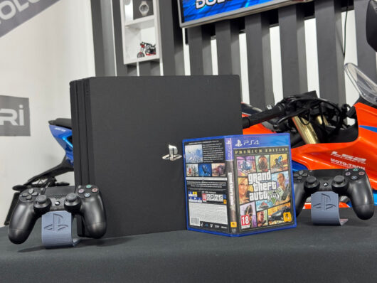 PlayStation 4 Pro 1TB Çift Kol + Grand Theft Auto 5 (Gta 5) Oyun CD’si (İKİNCİ EL) - Görsel 4