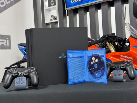PlayStation 4 Pro 1TB Çift Kol + Fifa 18 Oyun CD’si (İKİNCİ EL) - Görsel 3